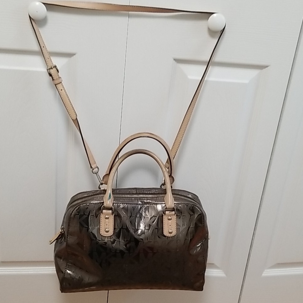 Michael KORS hand bag and can be bodycross